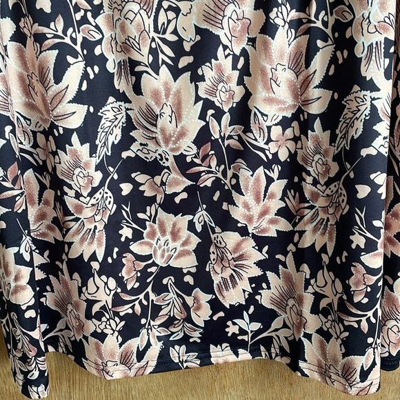 NWOT Sz 2XL Plus Top Comfortable Pull Over Head Feminine Pattern - Picture 5 of 5